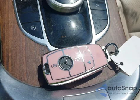 2019 Mercedes-Benz C 300 4Matic z USA, uszkodzony, nr VIN 55SWF8EB0KU306992